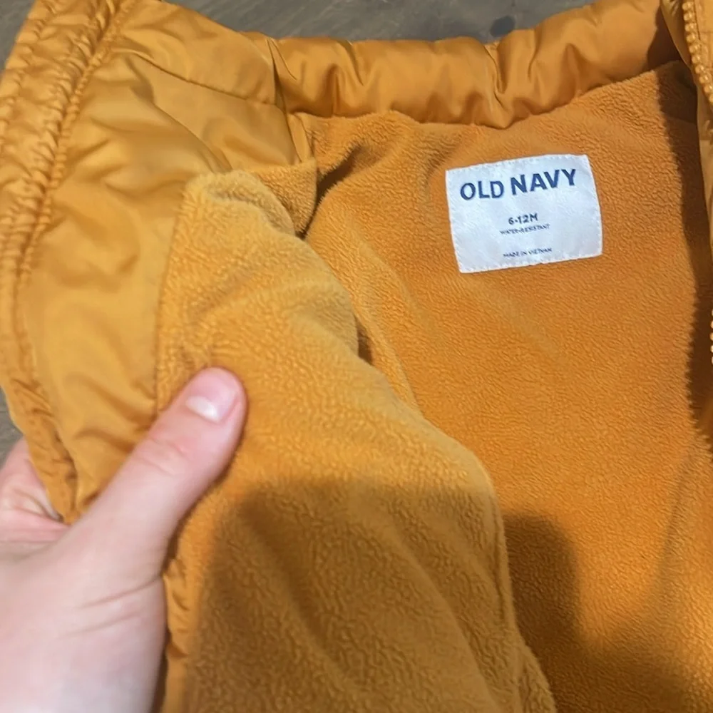 Old Navy unisex Baby Puffer Vest 6-12months